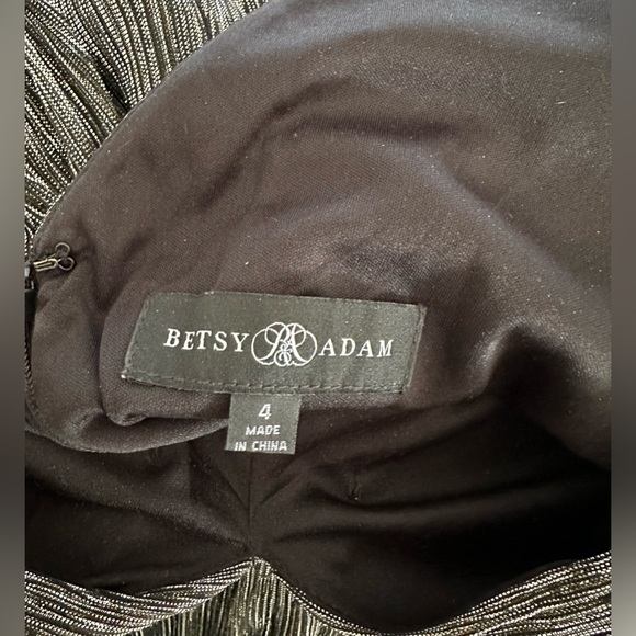 Metallic V-Neck Sleeveless Gown - Picture 3 of 4